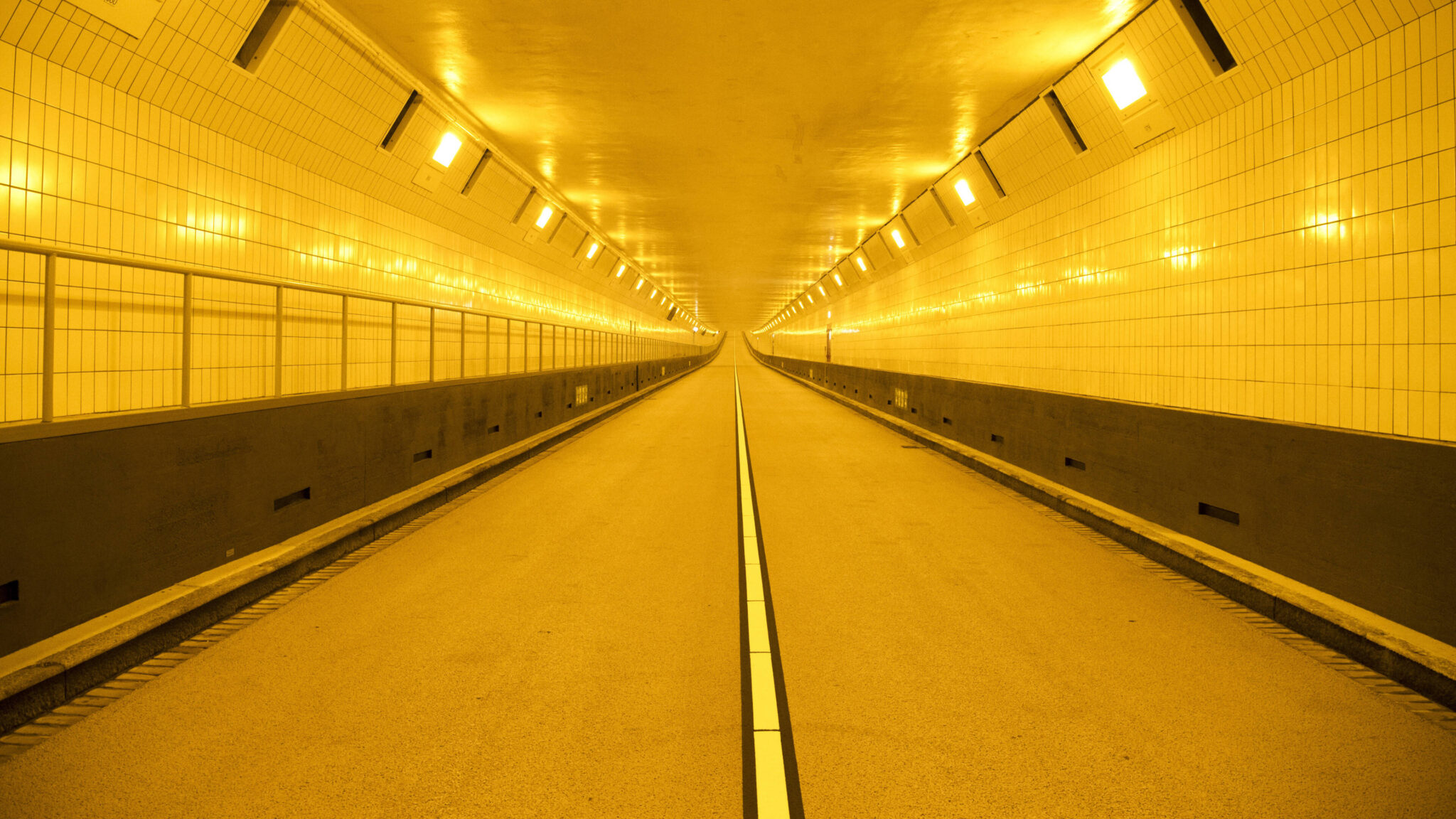 Maastunnel Rotterdam Holland Com